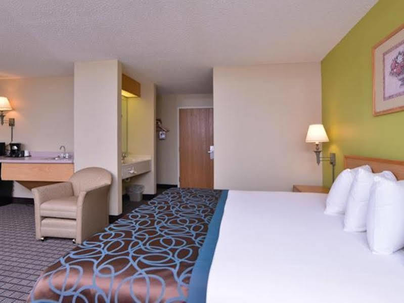 Regency Inn Geneseo Il I-80 Exterior photo